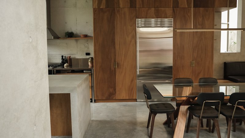 Lagoon home’s rooftop bathtub offers stunning Pacific views