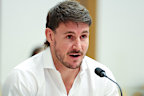 Luke Bateman giving evidence to a gambling inquiry.