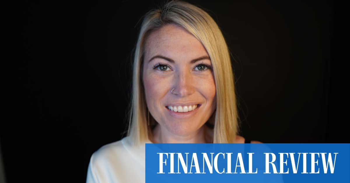 Esther Crawford was one of the few Twitter executives to say no to Elon Musk. Then she got fired. - Vimarsana News