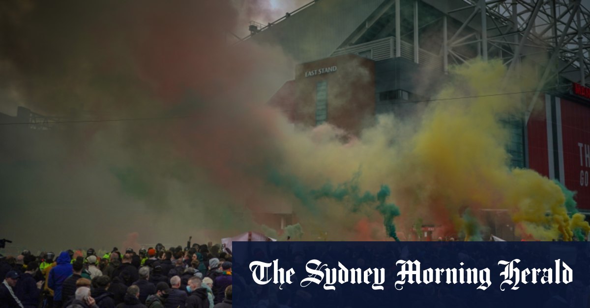 Fan protest greets Liverpool at Old Trafford, stalemate ends Everton hopes