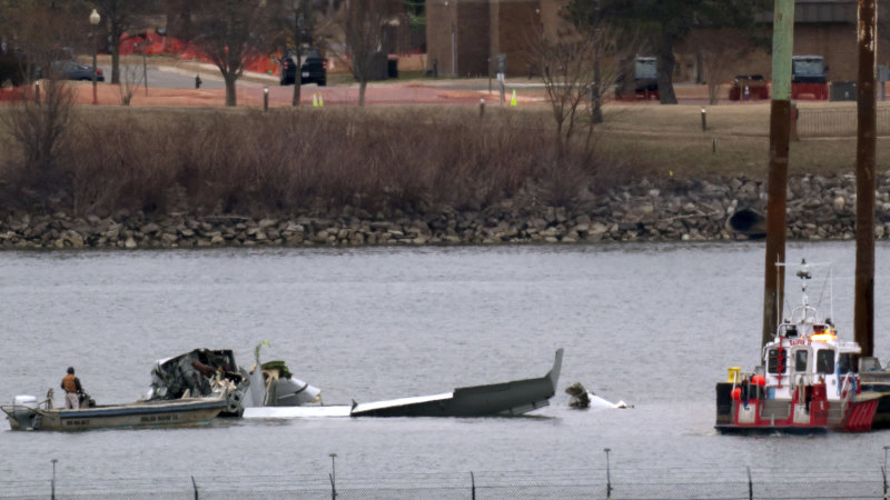 Scuba divers fight hypothermia to recover plane crash victims