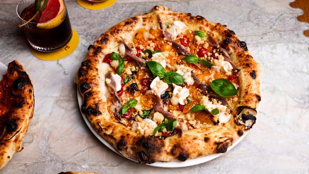 Acciughe e macadamia pizza.