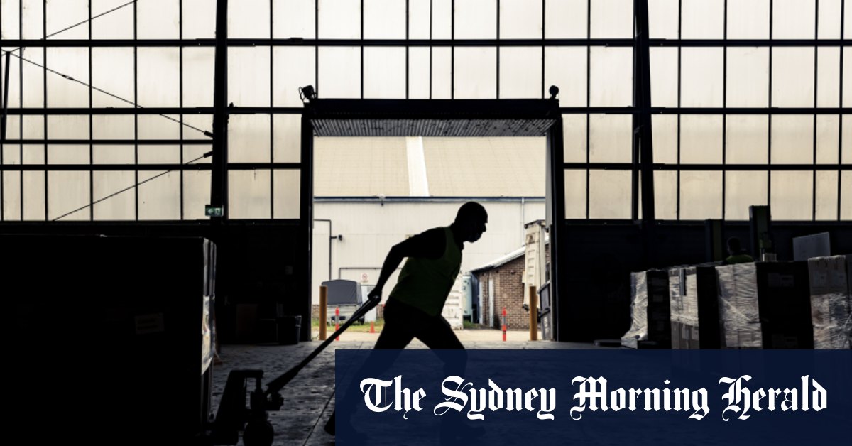 Wewnątrz tajnego magazynu w Sydney, aby przygotować się do pierwszego semestru