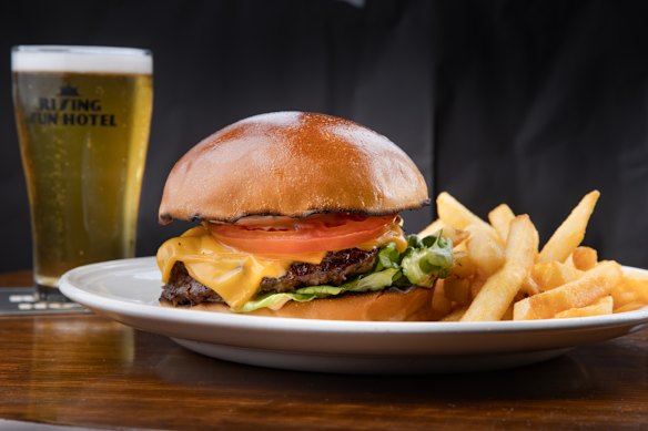 Cheeseburger and chips.