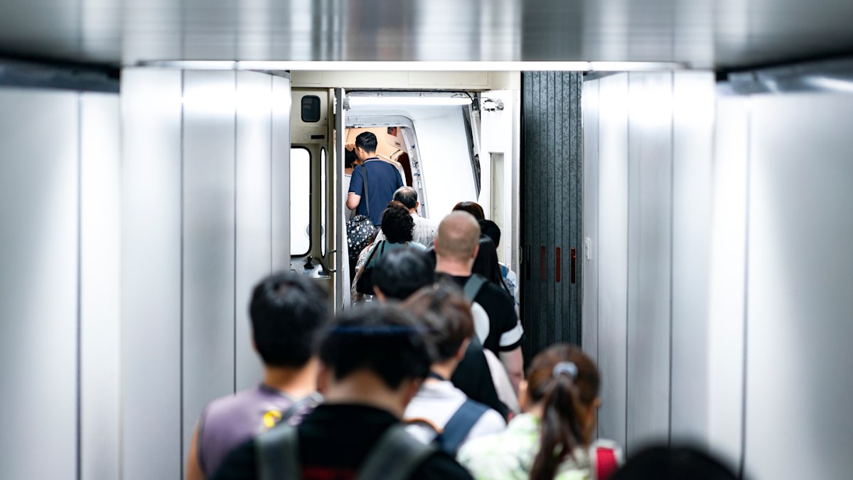 Flight attendant’s ‘five-minute rule’ before you even step on a plane ...