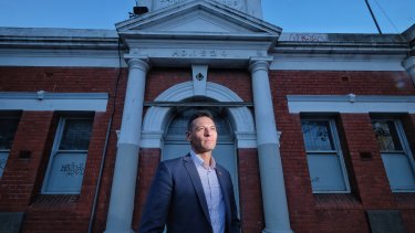Veteran Dan Cairnes is disappointed the RSL is not pursuing an offer to turn a derelict Memorial Hall into a veterans' hub. 