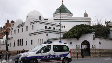 Police in Paris stepped up security of the Grand Mosque after the white extremism attack on mosques in Christchurch, New Zealand.