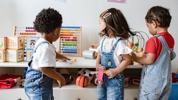 Parents can have friends and family babysit their children, the Chief Health Officer has clarified. 