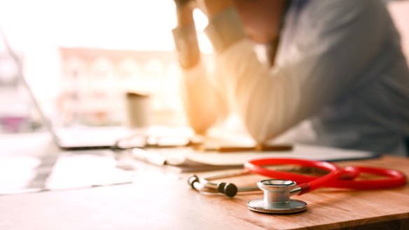 The RACP has withdrawn its Basic Physician Training accreditation from Maitland Hospital over concerns for junior doctor welfare. 