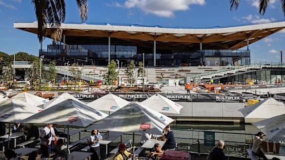 The new Sydney Fish Market is the subject of three-way legal action between the builder, the government and the head tenant.