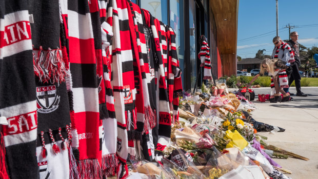 Fans lay tributes for Danny Frawley at Moorabbin Oval.