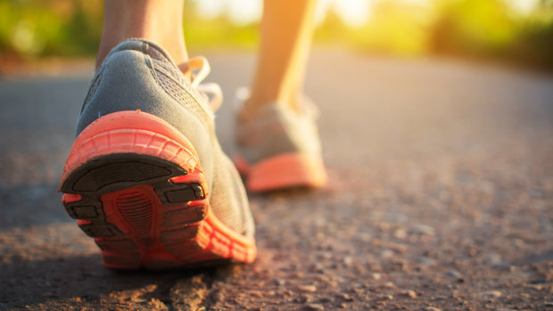 Five reasons we should walk every day (and how many steps to do)