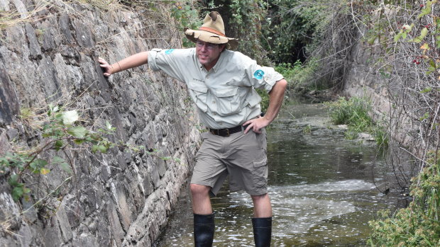 Tim checks-out the 180 year old convict canal which runsbeneath the Federal Highway at Lake George.