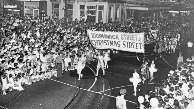 Crowds waiting for the Brunswick Street Christmas Parade in Fortitude Valley, date unknown.
