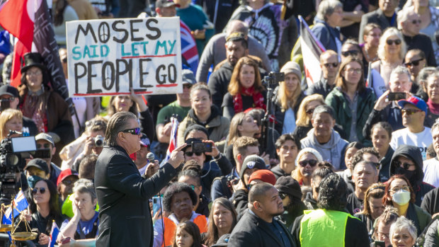 About 1500 protesters upset with the government’s pandemic response converged on the NZ parliament on Tuesday.