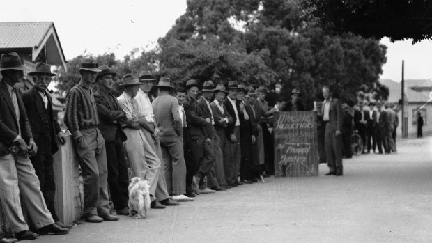 Unemployed relief workers line up at Annerley, Brisbane, during the Great Depression, 1938. 