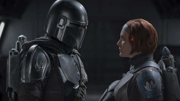 Bo-Katan Kryze (Katee Sackoff, right) with Din Djarin (Pedro Pascal) in The Mandalorian.