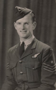 Bob Wade as a new recruit in the RAAF.
