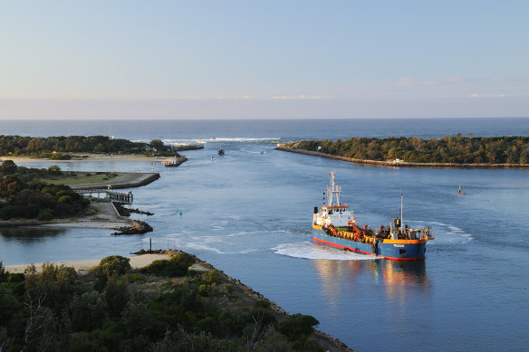 Holiday destinations such as Lakes Entrance have been hit hard by travel restrictions, which have impacted their tourism dependent economies. 