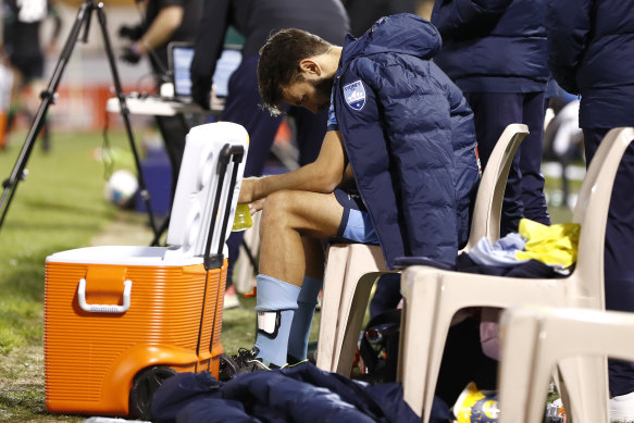 A dejected Milos Ninkovic on the bench after Sydney's loss to Western United.