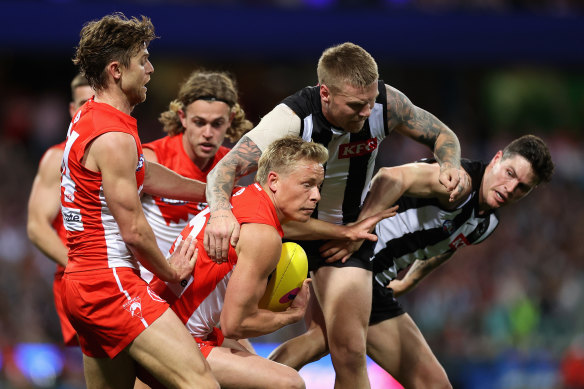 Isaac Heeney is tackled.