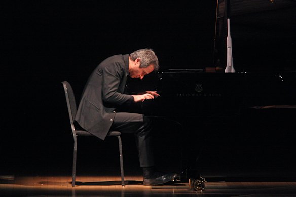 Piotr Anderszewski’s  selections for the recital favoured reflective numbers.