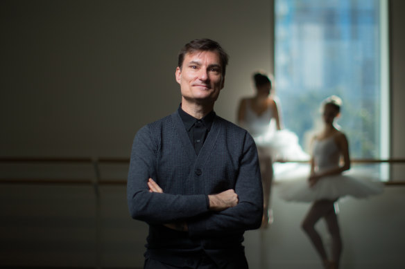 David McAllister is stepping down after 20 years as artistic director of the Australian Ballet.