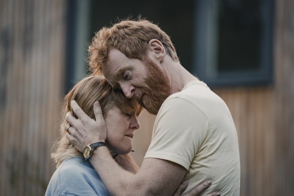 Anna (Ashley Jensen) and Tully (Tony Curran) in Mayflies.