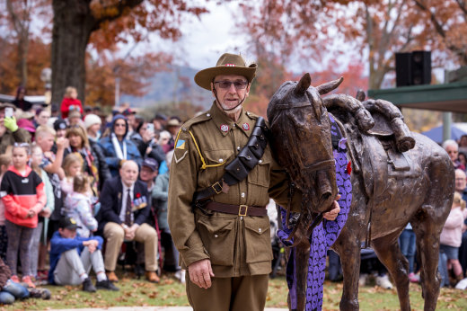 Fundraiser Ross Smith with Tallangatta’s new Sandy the War Horse statue.