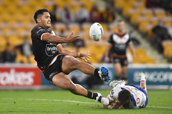 Shawn Blore offloads while going down at Suncorp.