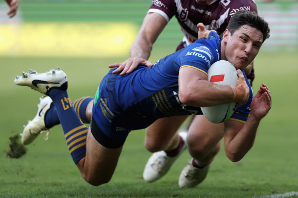 Mitchell Moses scores a try against Manly.