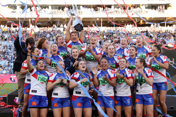 The Newcastle Knights celebrate their 2022 Premiership win. 