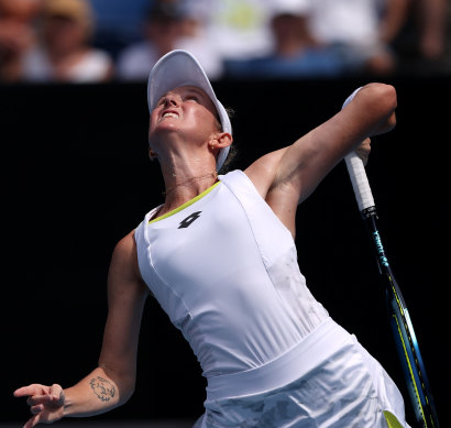 Storm Hunter is leading the first set in her match against Italian Sara Errani.