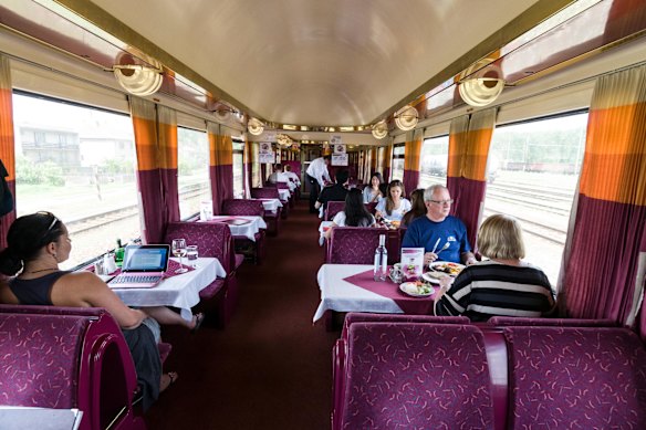 Corona Intercity servisindeki yemek servisi kaçırılmaması gereken bir şey.