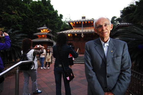 Sir Llew Edwards at the Nepalese Pagoda at South Bank in 2008.