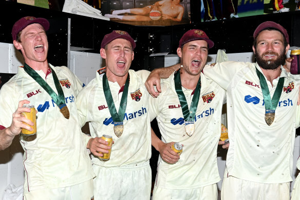 Brendan Doggett, Marnus Labuschagne, Mitch Swepson and Michael Neser of Queensland  celebrate.