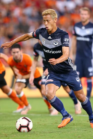 Keisuke Honda scores from the spot for Victory.