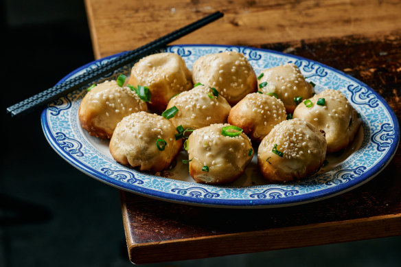 Sheng jian bao (pan-fried pork buns) are a signature at Hong’s Dumplings.