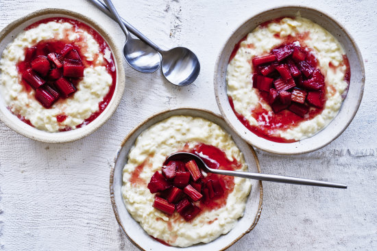 Creamy rice pudding with rhubarb and cardamom