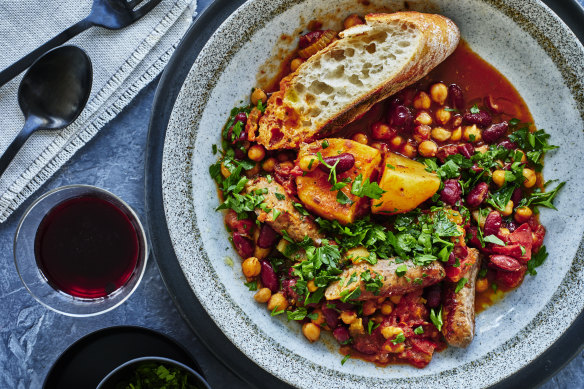 Spanish winter stew with chickpeas, beans and sausages.