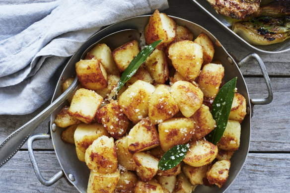 Sauteed potatoes with bay leaves.
