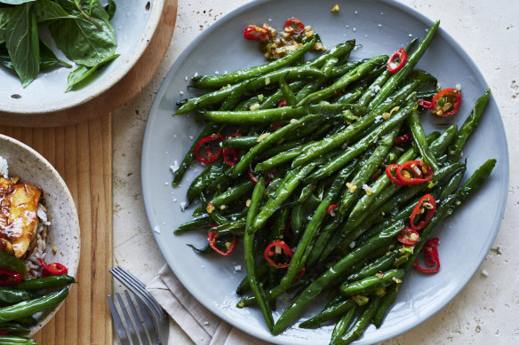 Salt and pepper green beans