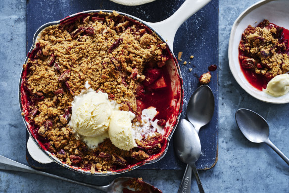 Pineapple, pecan and strawberry crumble