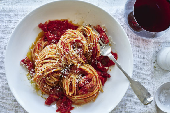 Spaghettone all’amatriciana.