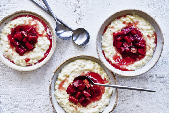 Creamy rice pudding with rhubarb and cardamom.