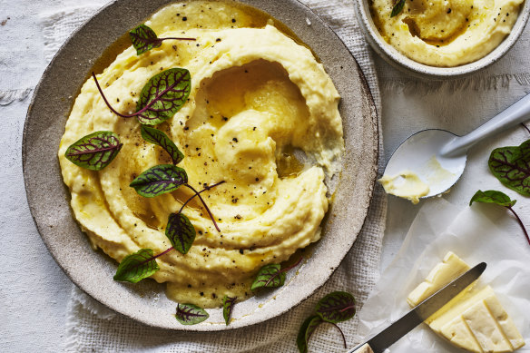 Mashed potatoes with brie.
