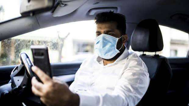 A DiDi driver taking a mask compliance selfie.