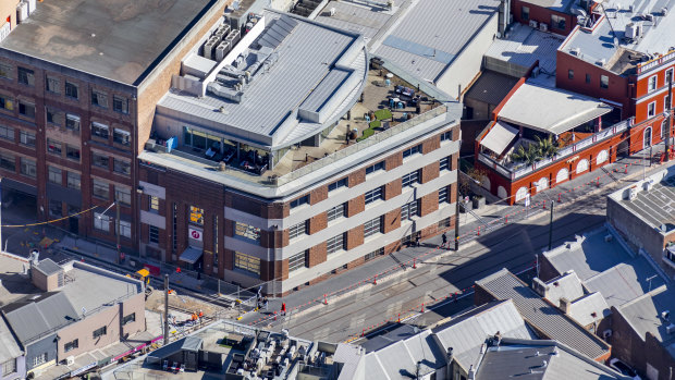 A Surry Hills freehold office building has changed hands for $33.5 million representing a net yield of 4.5 per cent.
