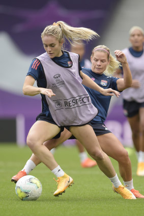 Ellie Carpenter and Eugenie Le Sommer at a Lyon training session.
