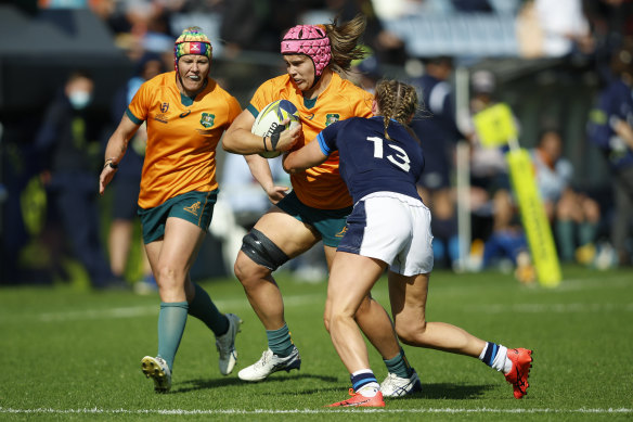 Wallaroos forward Piper Duck on the charge at the 2022 Rugby World Cup.
